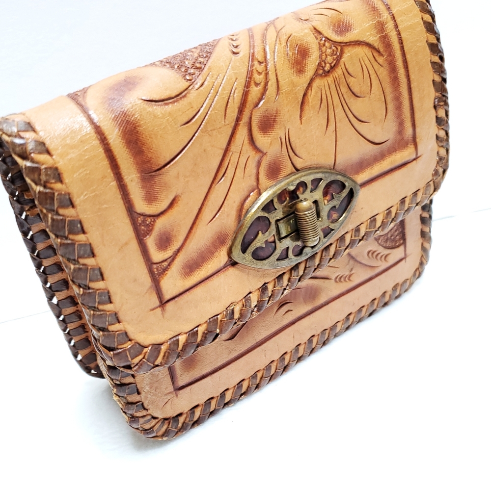 Engraved Natural Leather Turnlock Wallet